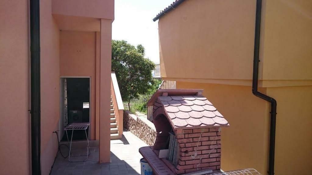 Apartment Pepi Povljana Bagian luar foto