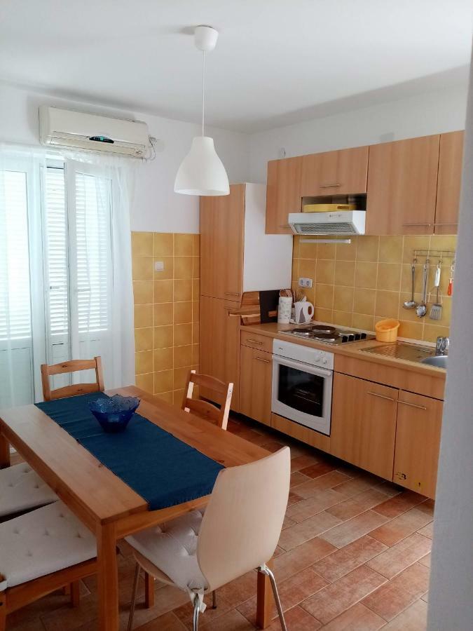 Apartment Pepi Povljana Bagian luar foto
