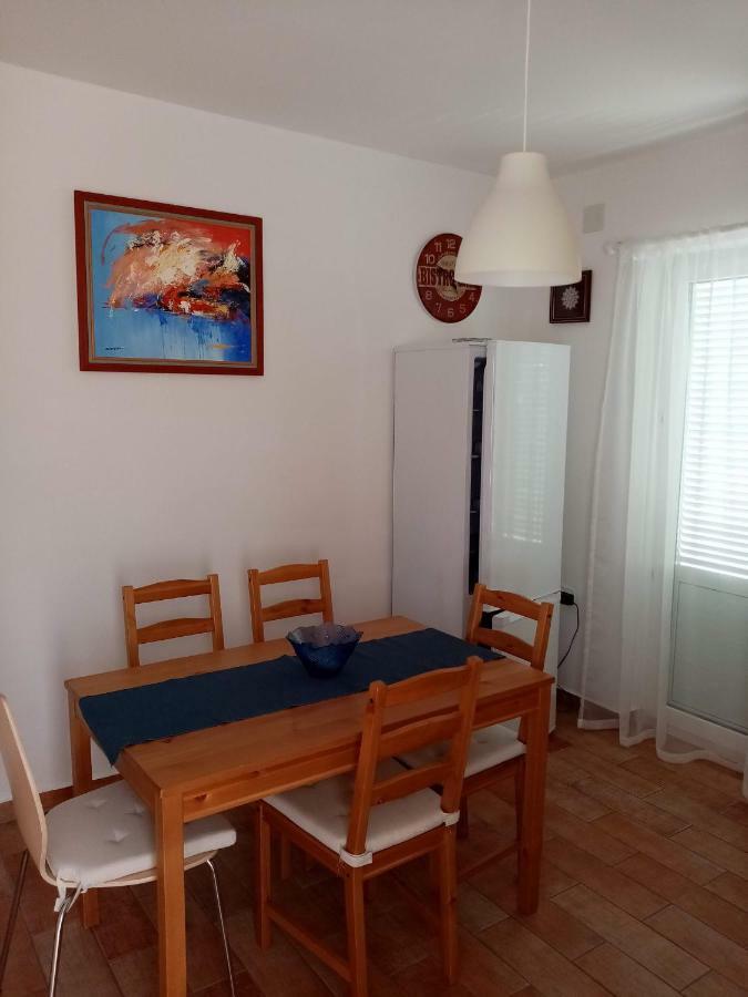 Apartment Pepi Povljana Bagian luar foto